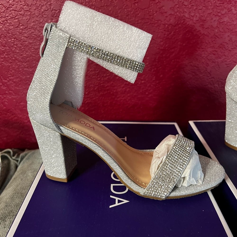BRAND NEW! Size 6.5
